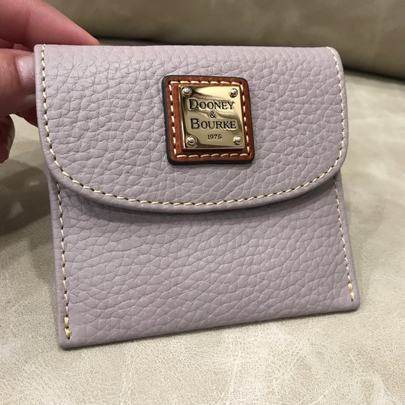Dooney & Bourke Handbags - 🍂New Fall Dooney & Bourke credit card wallet🍂